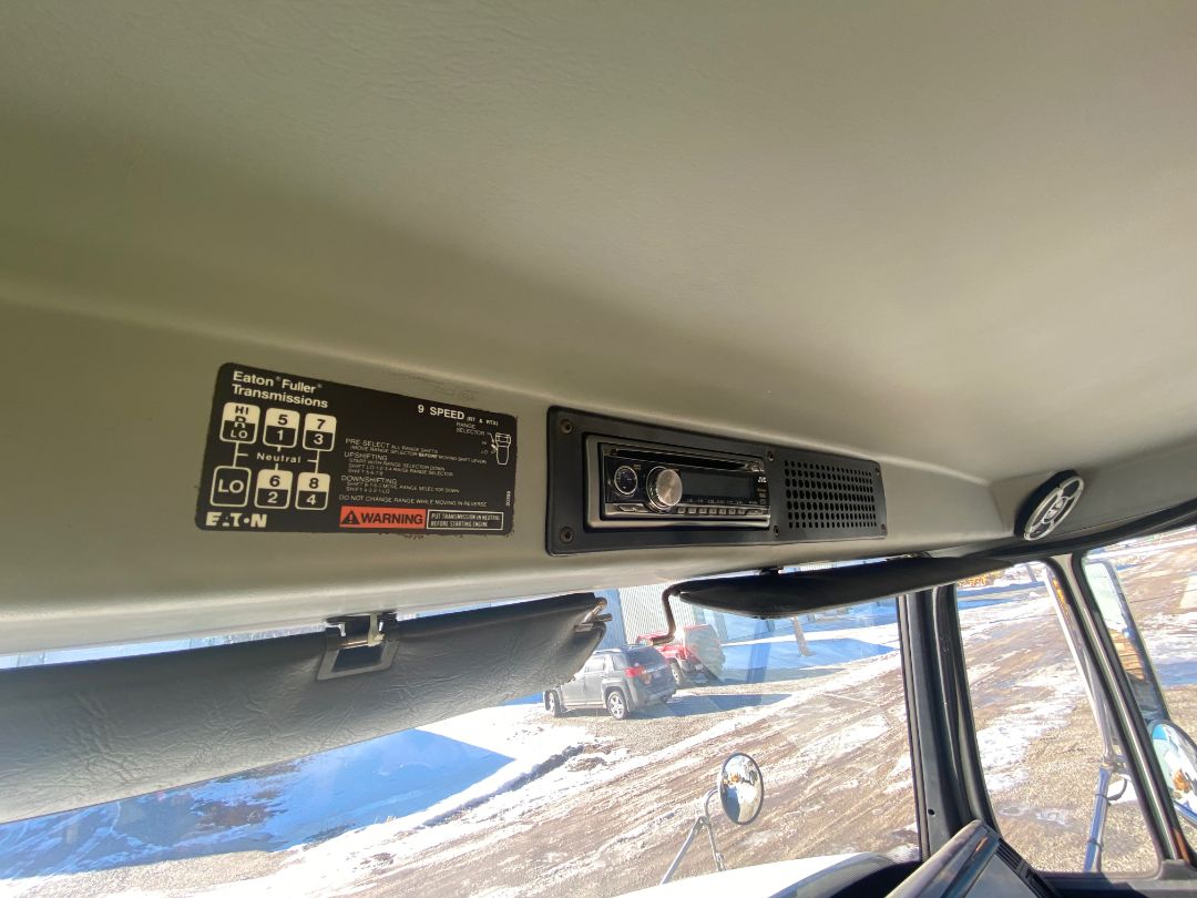 1995 FREIGHTLINER FL80 - Image 10